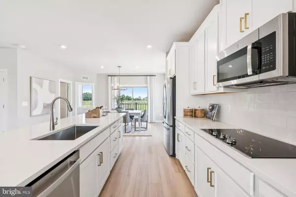 Dumfries, VA 22026,17826 SOUTHERN SHORES DR