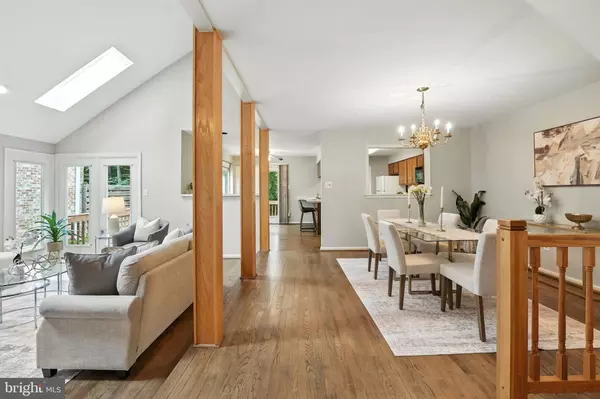 Oakton, VA 22124,2907 ELMTOP CT