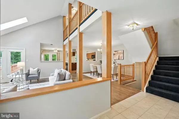 Oakton, VA 22124,2907 ELMTOP CT
