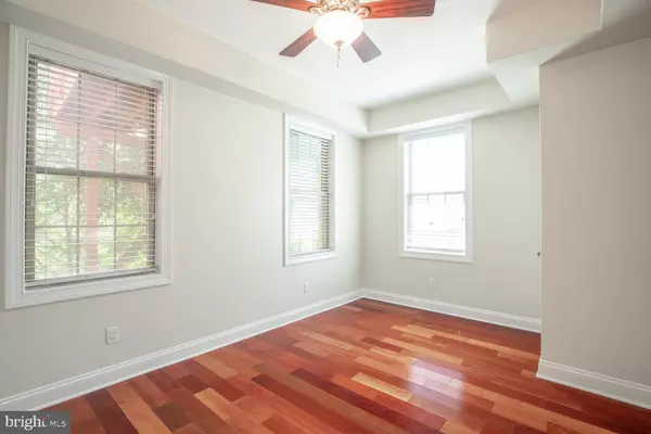 Philadelphia, PA 19128,635 DUPONT ST #O