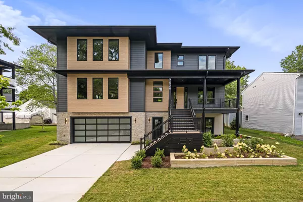 7526 FISHER DR, Falls Church, VA 22043