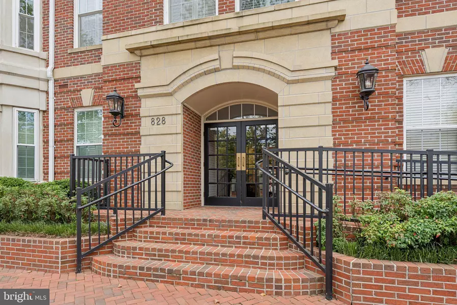 828 SLATERS LN #203, Alexandria, VA 22314