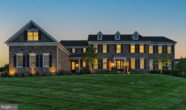 8 KEITH LN, Newtown, PA 18940