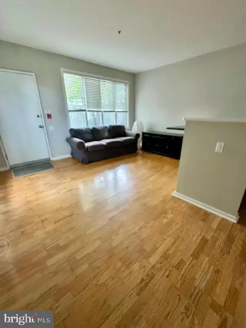 Philadelphia, PA 19128,182-00 GAY ST #404