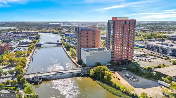 Wilmington, DE 19801,105 CHRISTINA DR #402