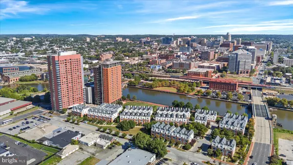 Wilmington, DE 19801,105 CHRISTINA DR #402