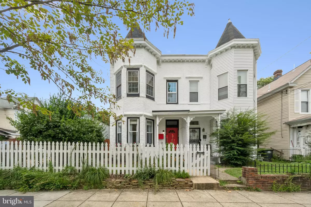 Washington, DC 20032,3206 5TH ST SE