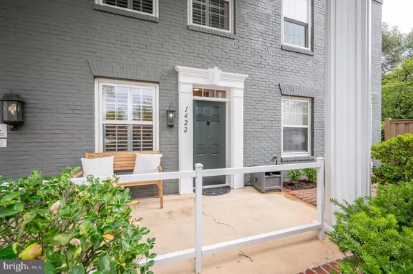 Alexandria, VA 22314,1422 ROUNDHOUSE LN #1422