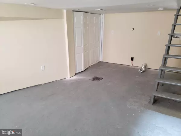 Philadelphia, PA 19122,2116 N HOPE ST
