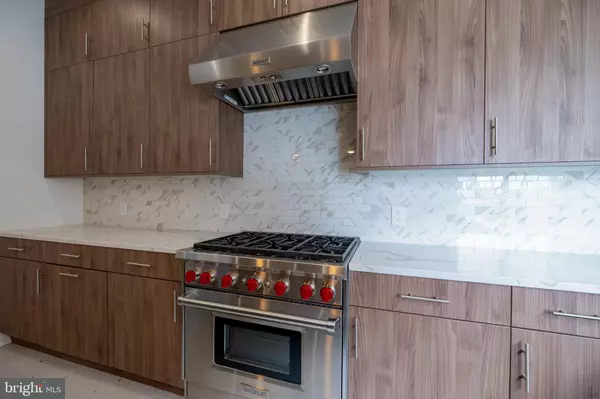 Philadelphia, PA 19106,106 SANSOM ST