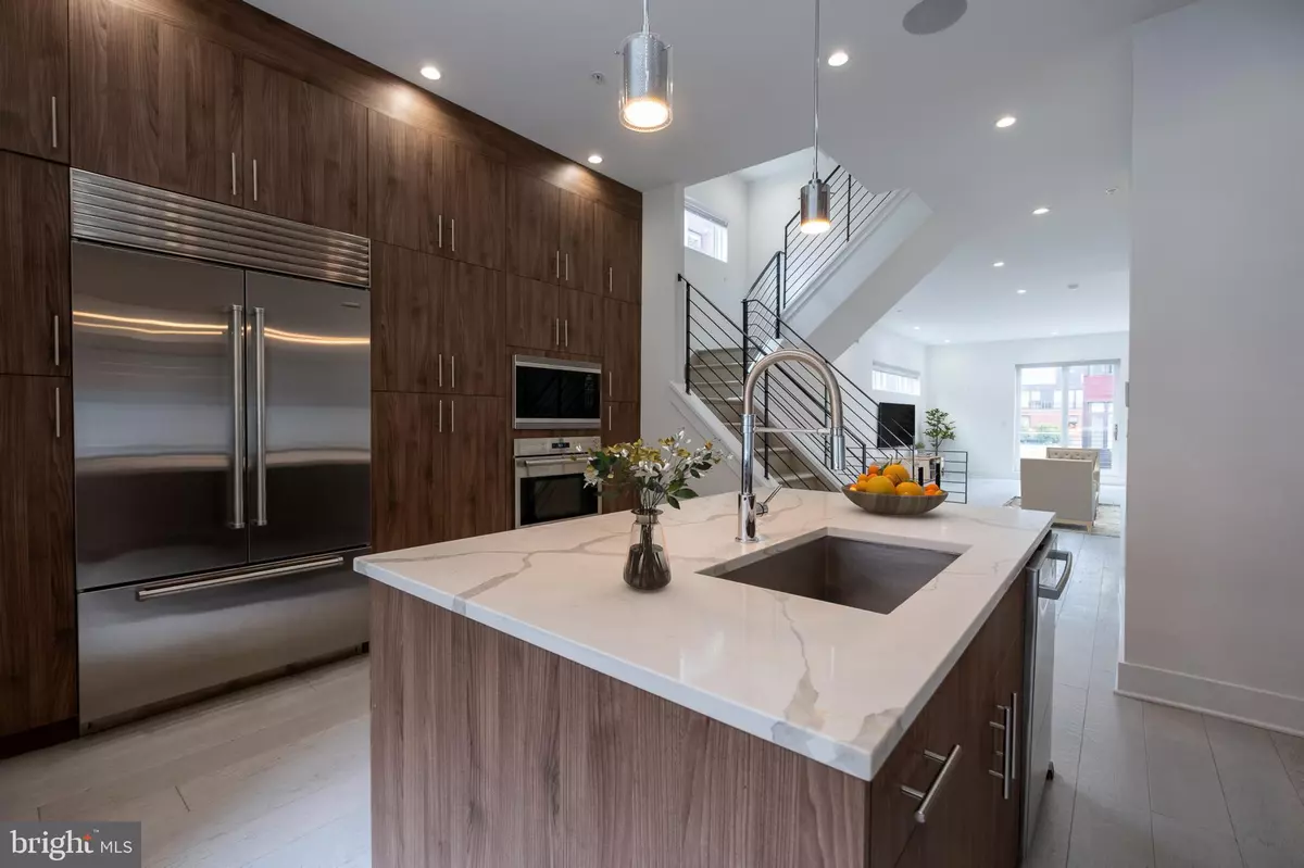 Philadelphia, PA 19106,106 SANSOM ST