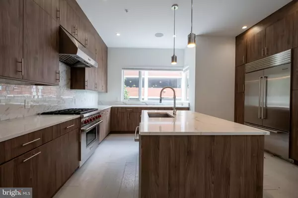 Philadelphia, PA 19106,106 SANSOM ST