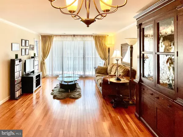 Oakton, VA 22124,2817 JERMANTOWN RD #307