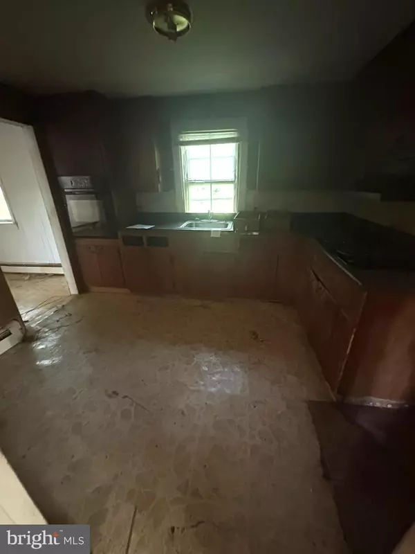 Hague, VA 22469,1372 COLES POINT RD