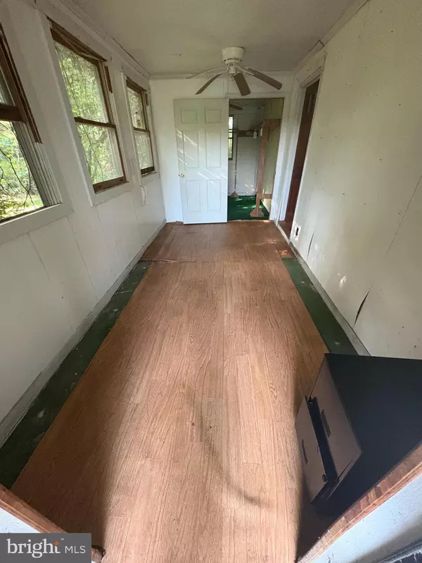 Hague, VA 22469,1372 COLES POINT RD