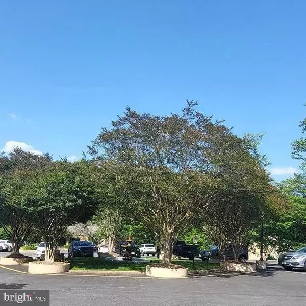 Burke, VA 22015,5806 COVE LANDING RD #101