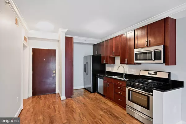 Alexandria, VA 22312,6301 EDSALL RD #106