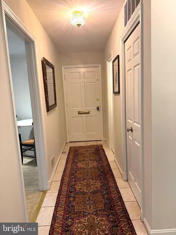 Bethesda, MD 20816,5103 SENTINEL DR #33