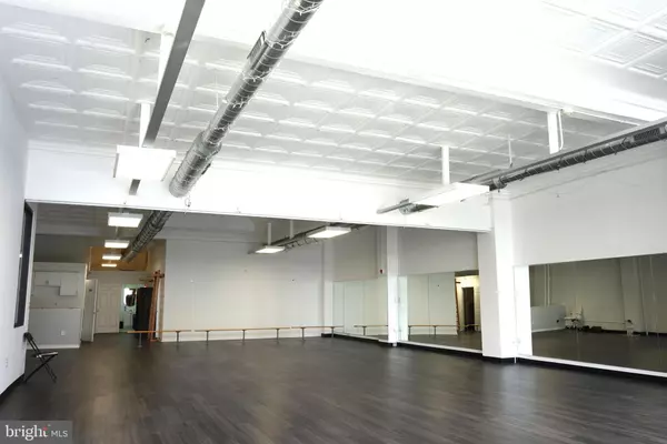 Philadelphia, PA 19107,231 N 12TH ST #2ND FLOOR