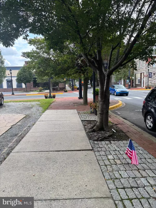 Dover, DE 19901,226 W LOOCKERMAN ST