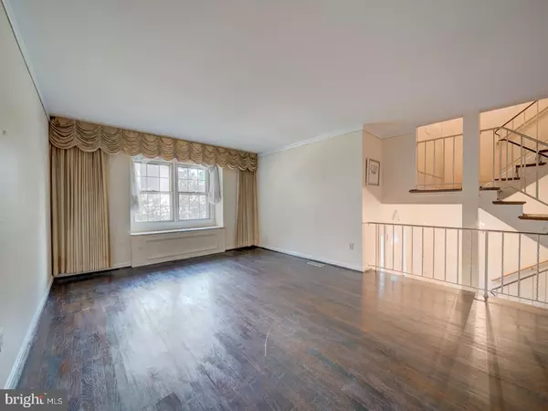 Falls Church, VA 22043,6607 MIDHILL PL