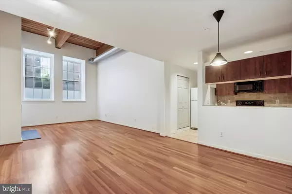 Philadelphia, PA 19106,11 N 2ND ST #102