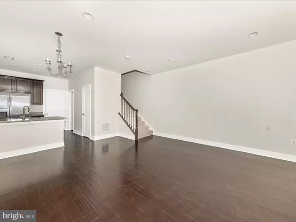Chantilly, VA 20152,44033 ETNA TER
