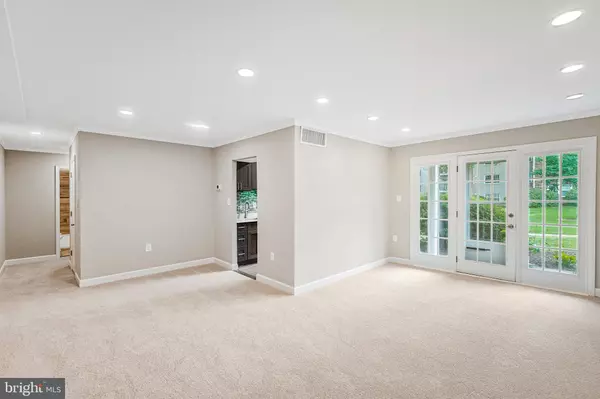 Fairfax, VA 22031,9475 FAIRFAX BLVD #102