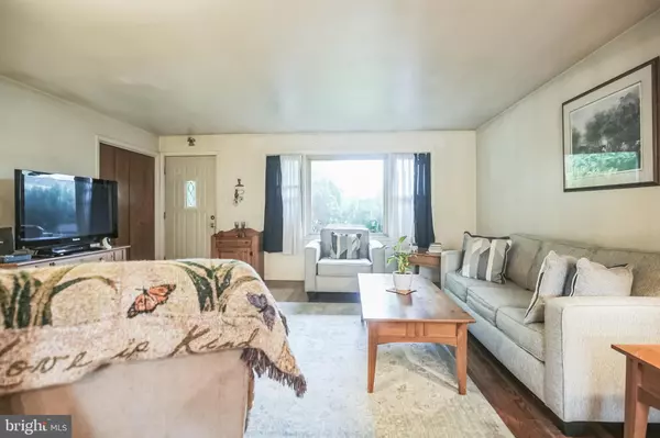 Cherry Hill, NJ 08002,323 SAINT JAMES AVE