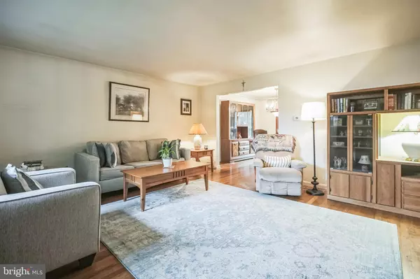 Cherry Hill, NJ 08002,323 SAINT JAMES AVE