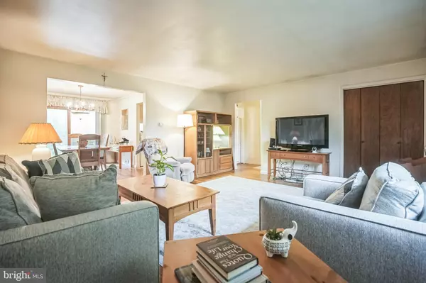 Cherry Hill, NJ 08002,323 SAINT JAMES AVE