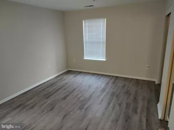 Gaithersburg, MD 20879,7908 PEARLBUSH DR #104