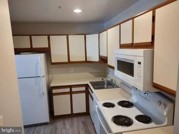 Gaithersburg, MD 20879,7908 PEARLBUSH DR #104