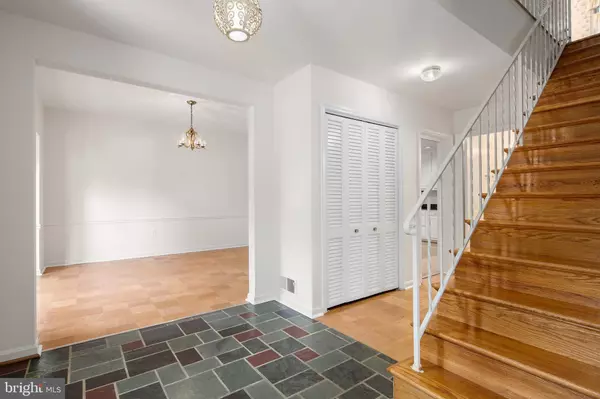 Arlington, VA 22202,2728 S GROVE ST