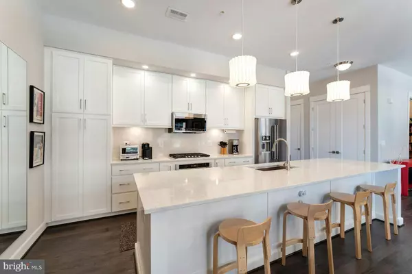 Leesburg, VA 20175,5 STATIONMASTER ST SE #202