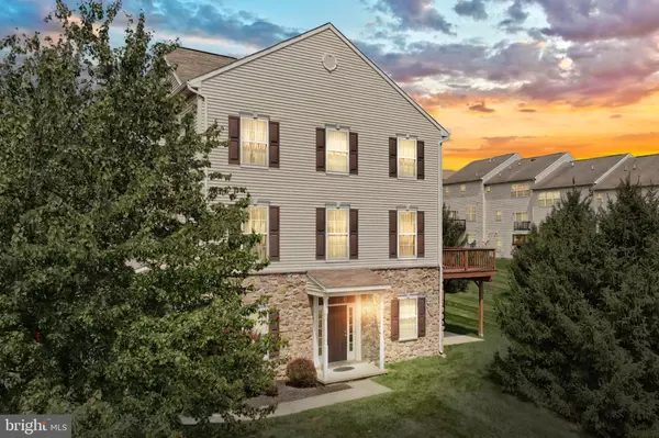 2121 MAPLE CREST BLVD #2121, York, PA 17406