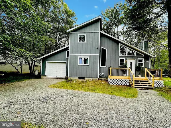 1225 COUNTRY PLACE DR, Tobyhanna, PA 18466