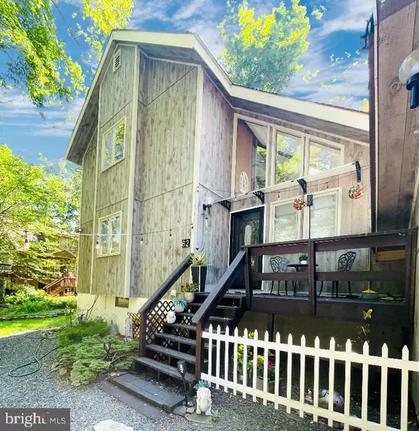 62 E CREEKVIEW DR, Gouldsboro, PA 18424