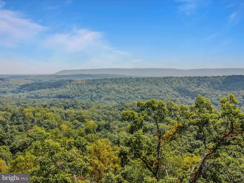 R5 BOBCAT DRIVE, Berkeley Springs, WV 25411