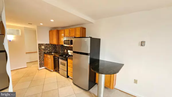 801 N PITT ST #212, Alexandria, VA 22314