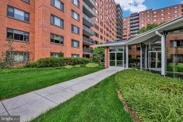 Washington, DC 20016,4201 CATHEDRAL AVE NW #902W