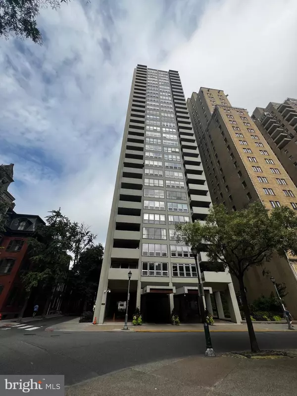 Philadelphia, PA 19103,224-30 W RITTENHOUSE SQ #1704