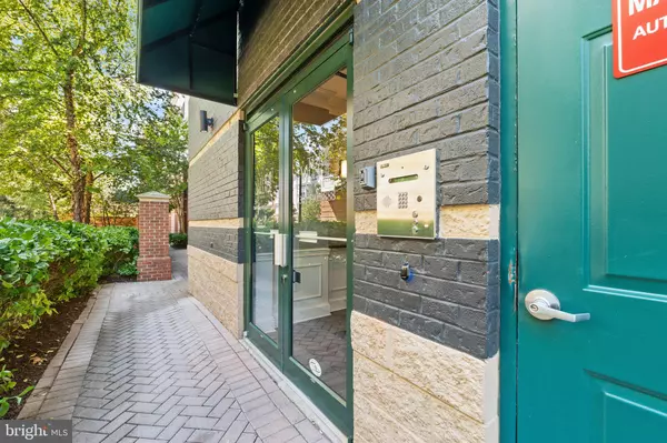 Rockville, MD 20850,302 KING FARM BLVD #30208