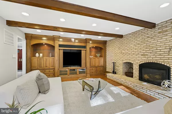 North Bethesda, MD 20852,11004 ROUNDTABLE CT