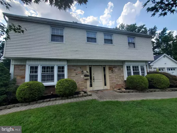 40 CRESTVIEW DR, Willingboro, NJ 08046