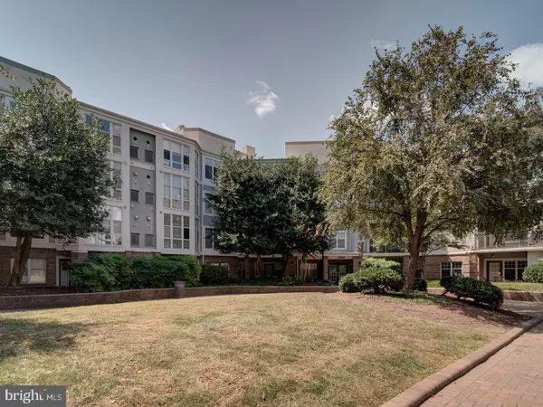 Falls Church, VA 22041,5565 SEMINARY RD #214