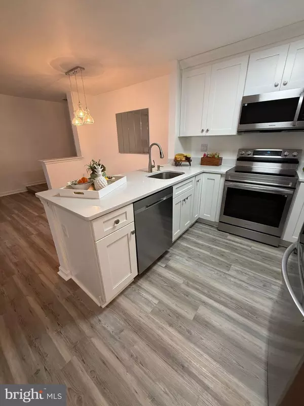 Alexandria, VA 22310,6903 VICTORIA DR #F