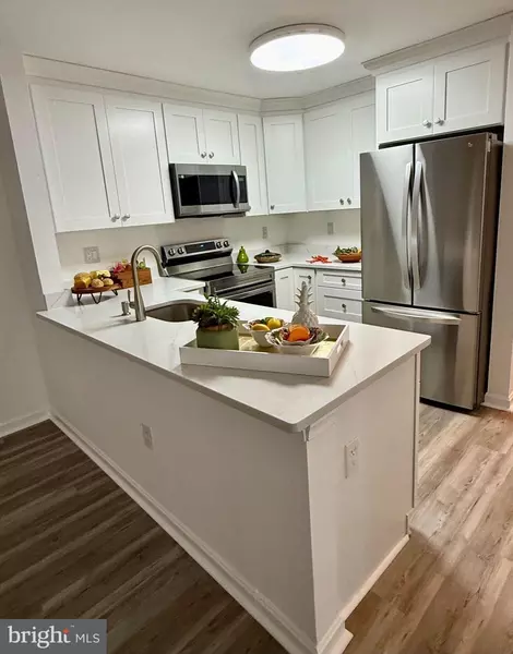 6903 VICTORIA DR #F, Alexandria, VA 22310