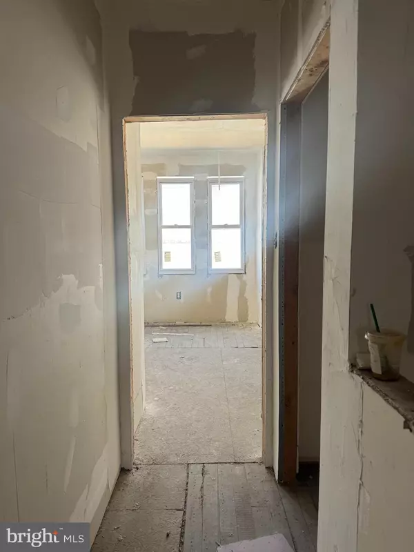 Philadelphia, PA 19131,5210 HESTON ST