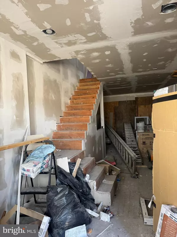 Philadelphia, PA 19131,5210 HESTON ST